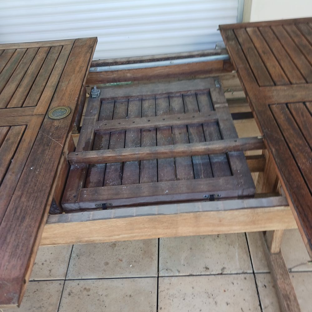 table teck + chaises de jardin Meubles