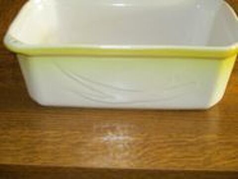 Terrine blanche et jaune et motif sur longueur
0 M�rignies (59)