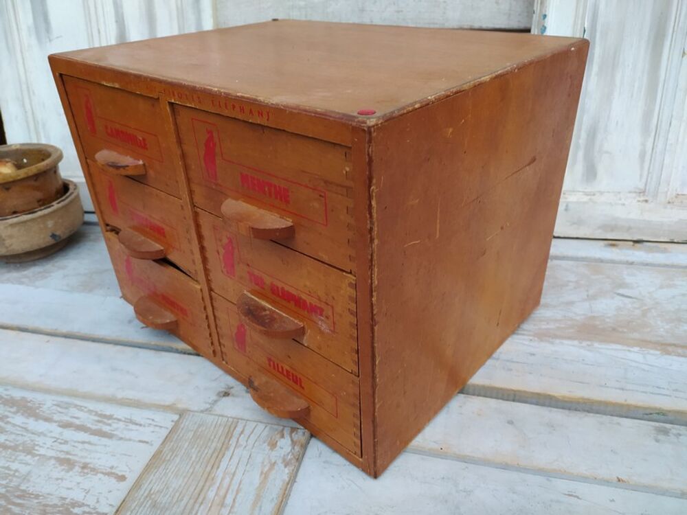 Petit Meuble &agrave; Tiroir Rangement Th&eacute; &Eacute;l&eacute;phant Vintage
Meubles