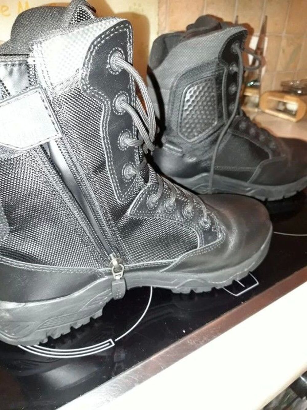 RANGERS MAGNUM STRIKE FORCE MICHELIN avec ZIP.
Chaussures