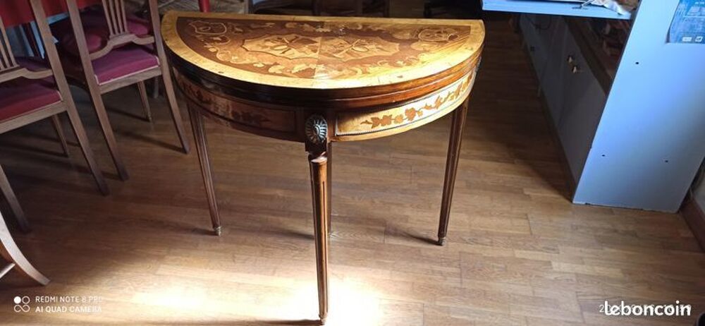 Tr&egrave;s belle table de jeux Meubles