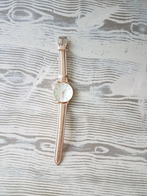 Montre femme et pile incluse 20 Nantes (44)