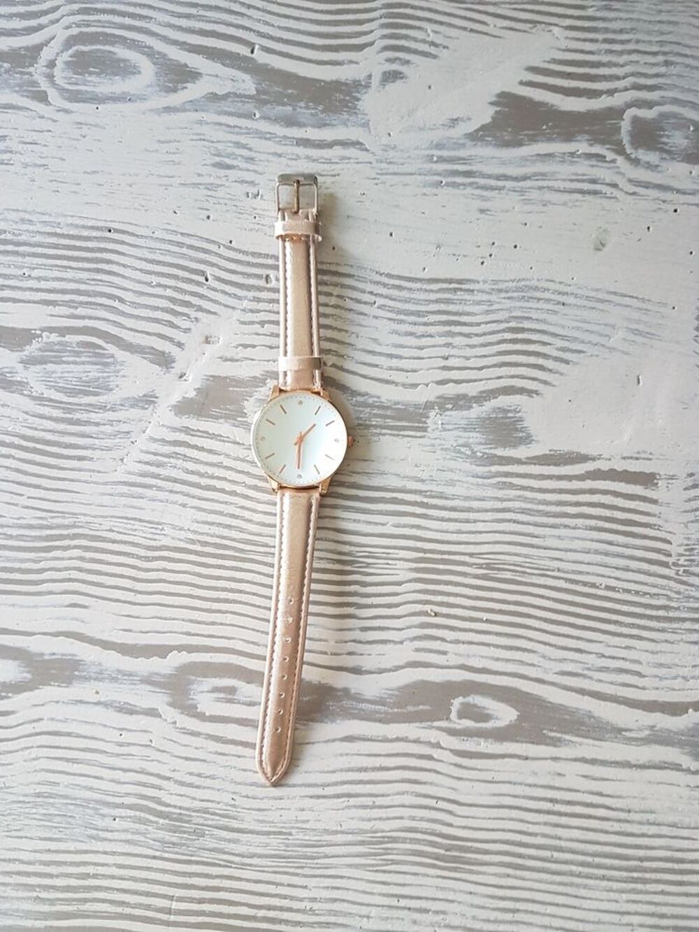 Montre femme et pile incluse Bijoux et montres