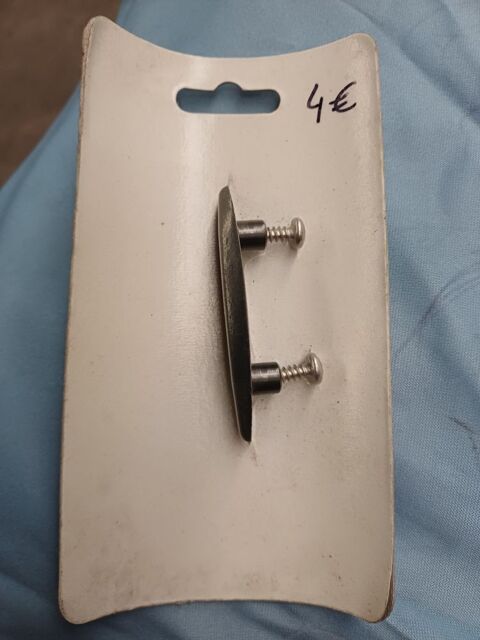 FIXATION � VIS pour palmes H.DESSAULT 4 Tours (37)