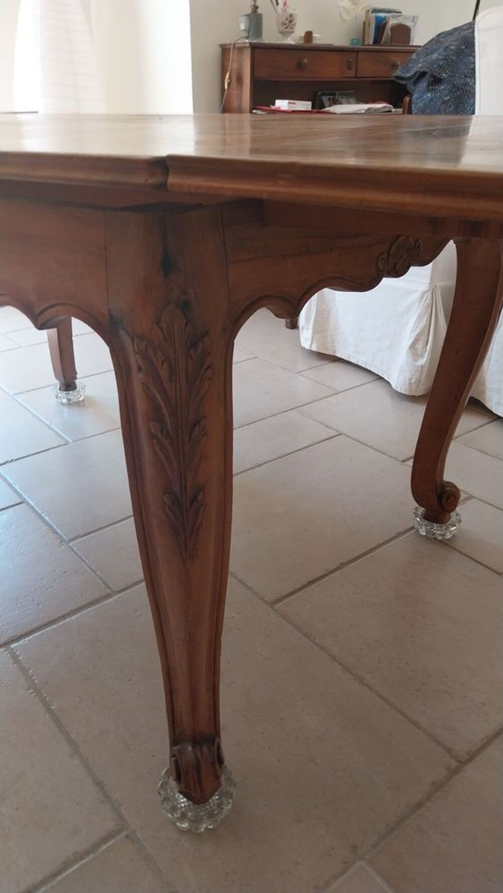 Superbe bahut proven&ccedil;al en noyer massif avec table assortie Meubles
