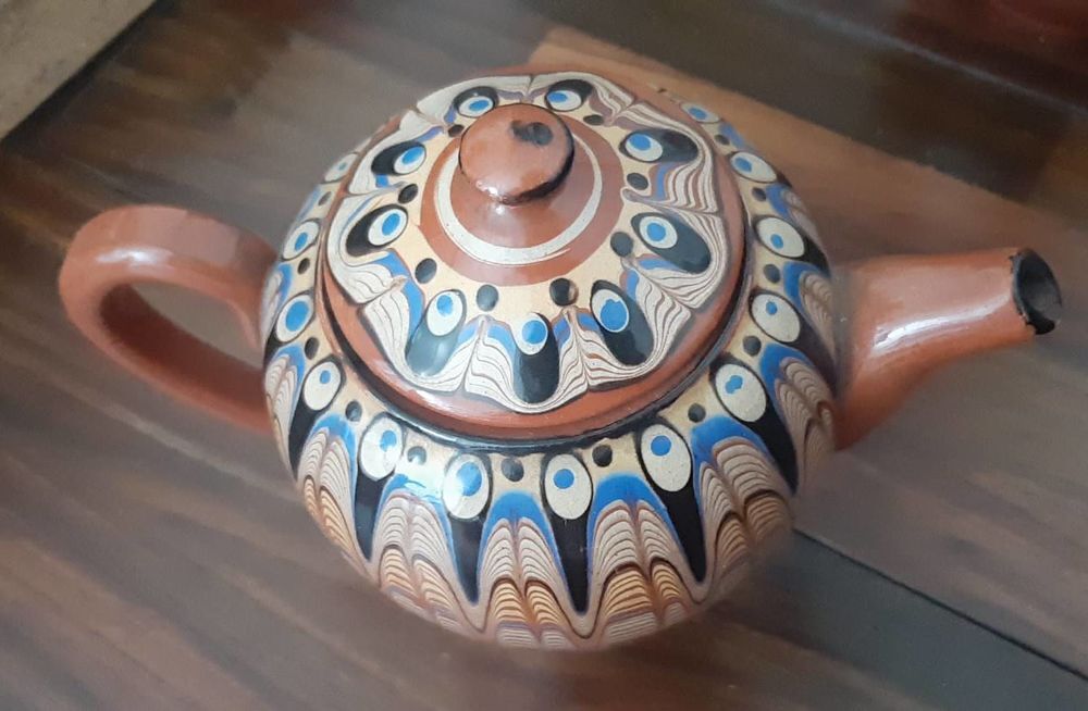37 pi&egrave;ces Ensemble vaisselle Bulgare, Art redware.Seventies Décoration