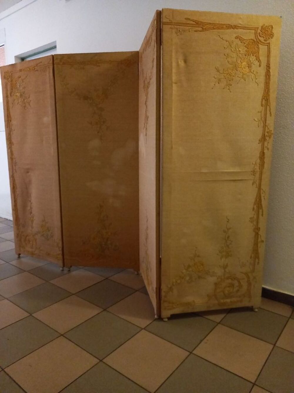 BEAU PARAVENT ANCIEN
Décoration