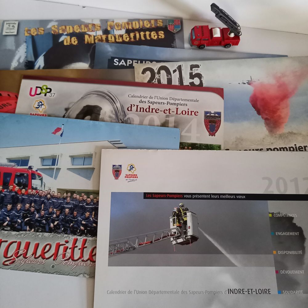 Lot de 7 calendriers de sapeurs pompiers et son camion 