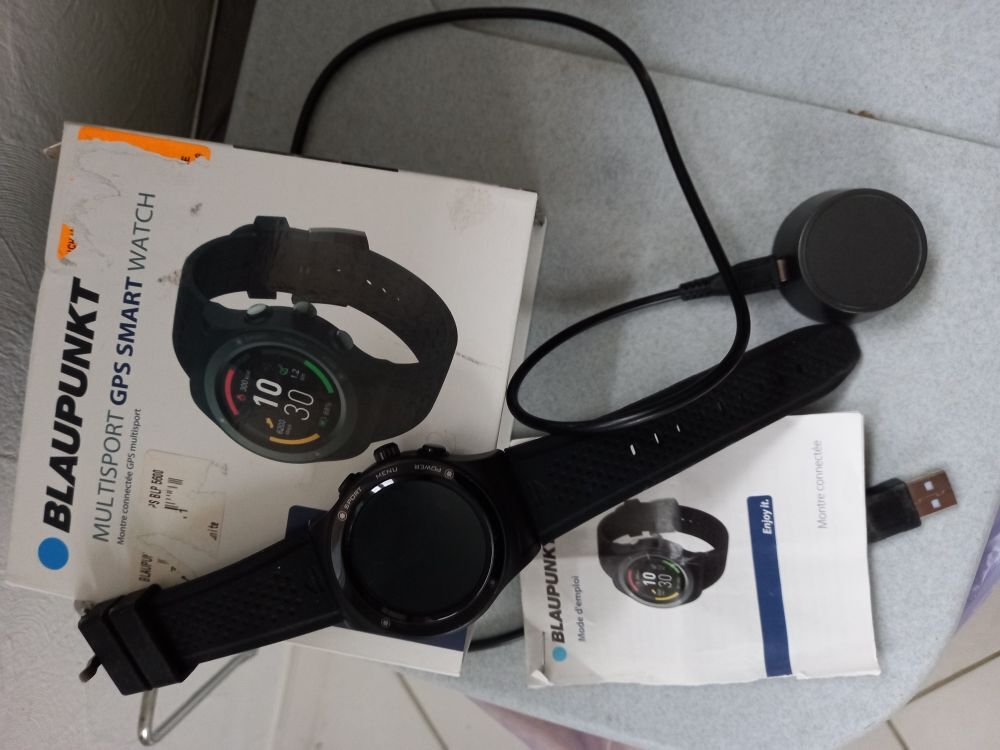 d'une montre connect&eacute;e Bijoux et montres