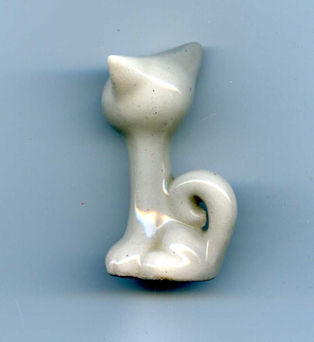 Petit chat en porcelaine 