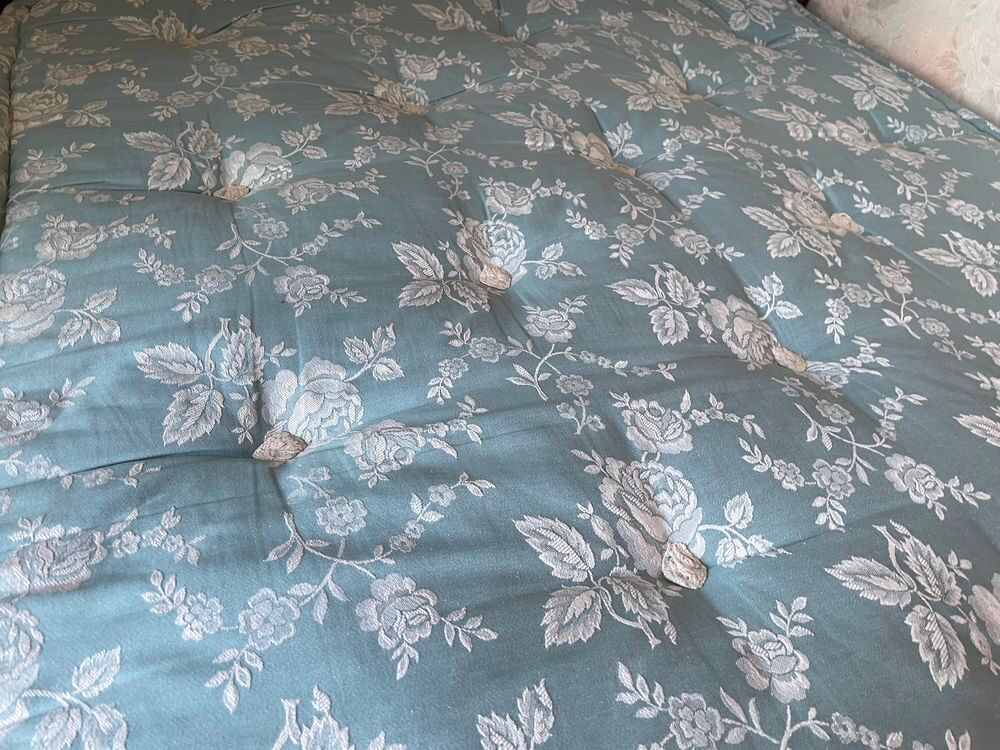 n
chambre a coucher de style et de qualit&eacute; en tr&egrave;s bon &eacute;tat, Meubles