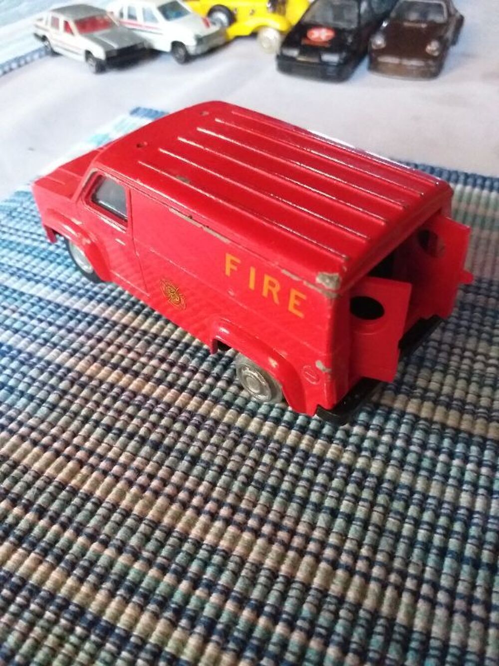 2 CAMIONNETTES POMPIER 1/32 ET 1/43 EME VINTAGE Jeux / jouets