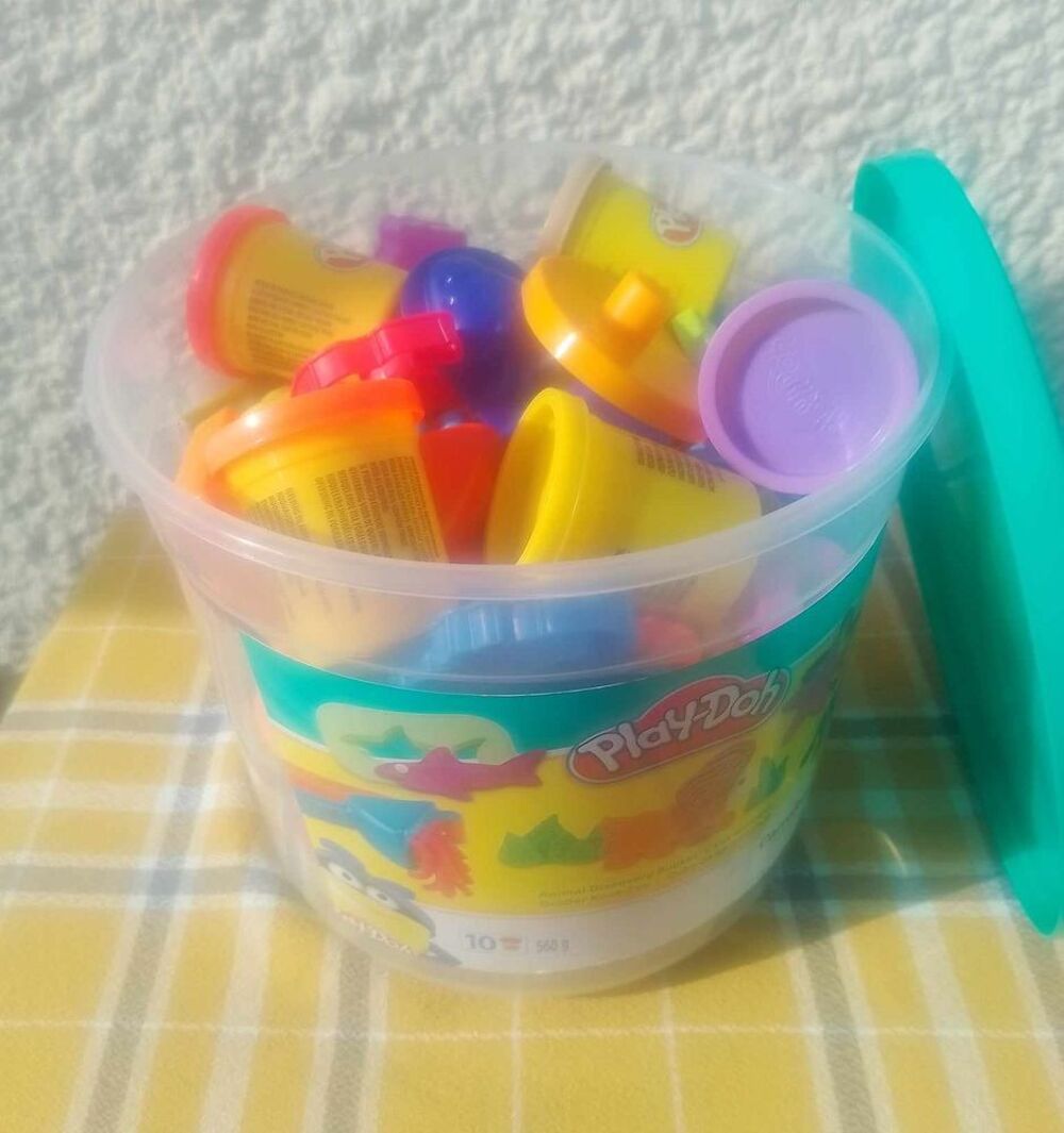 Seau "Play-Doh" avec 4 Outils, 40 Acc. &amp; P&acirc;tes &agrave; Modeler Jeux / jouets