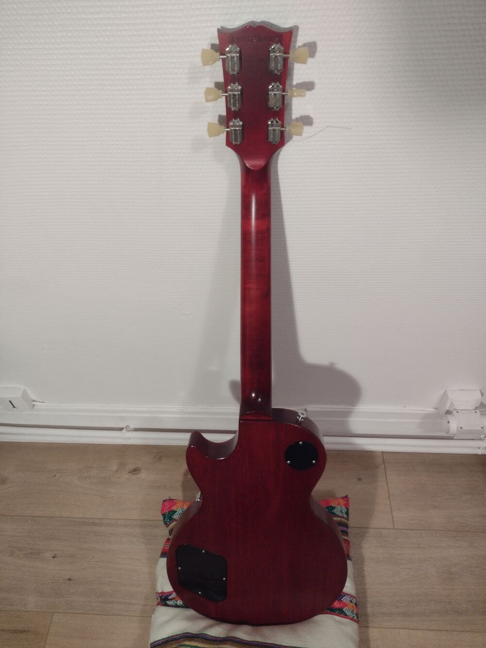 GIBSON Les Paul Studio 70s Tribute 2012 + &eacute;tui Instruments de musique