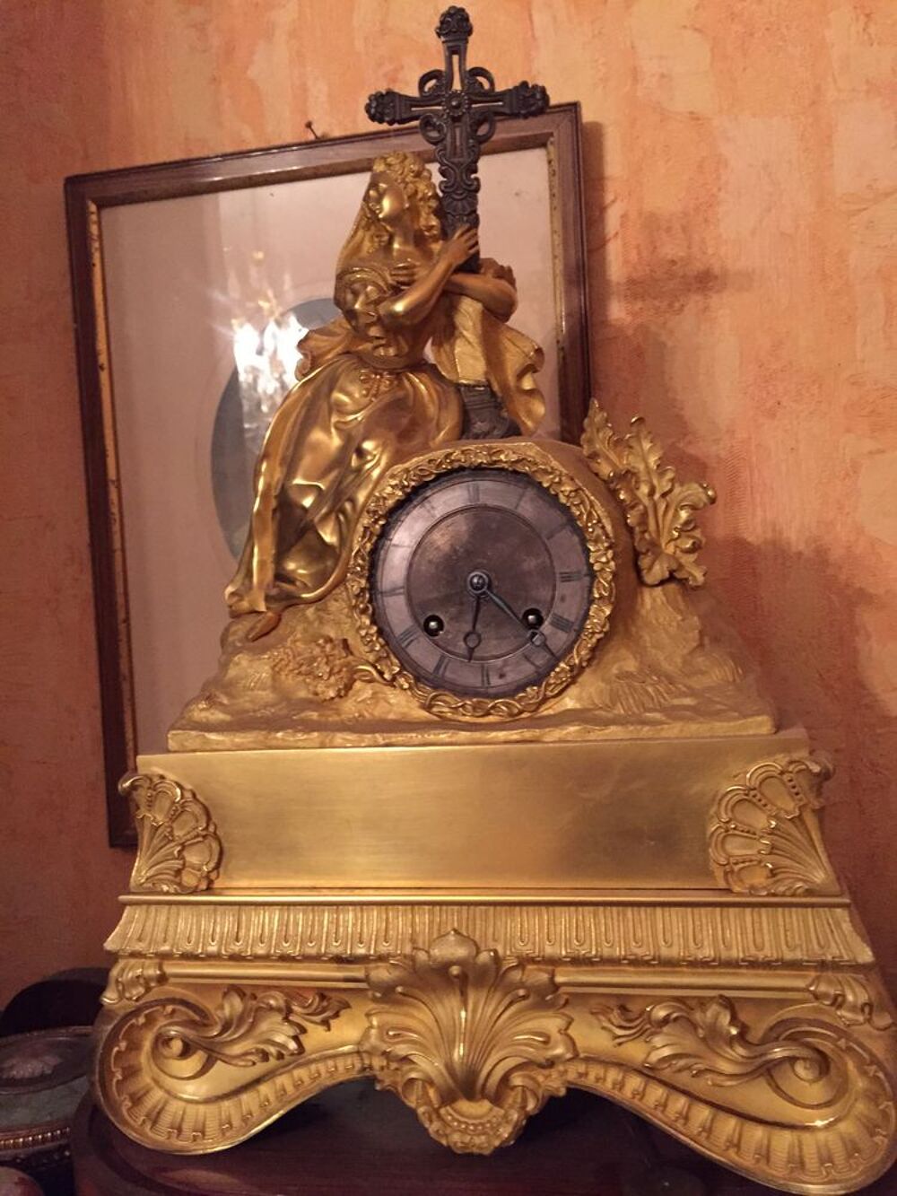pendule dor&eacute;e Décoration