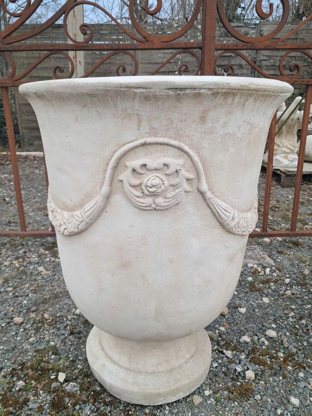 Vase, pot en pierre reconstitu&eacute;e Dcoration