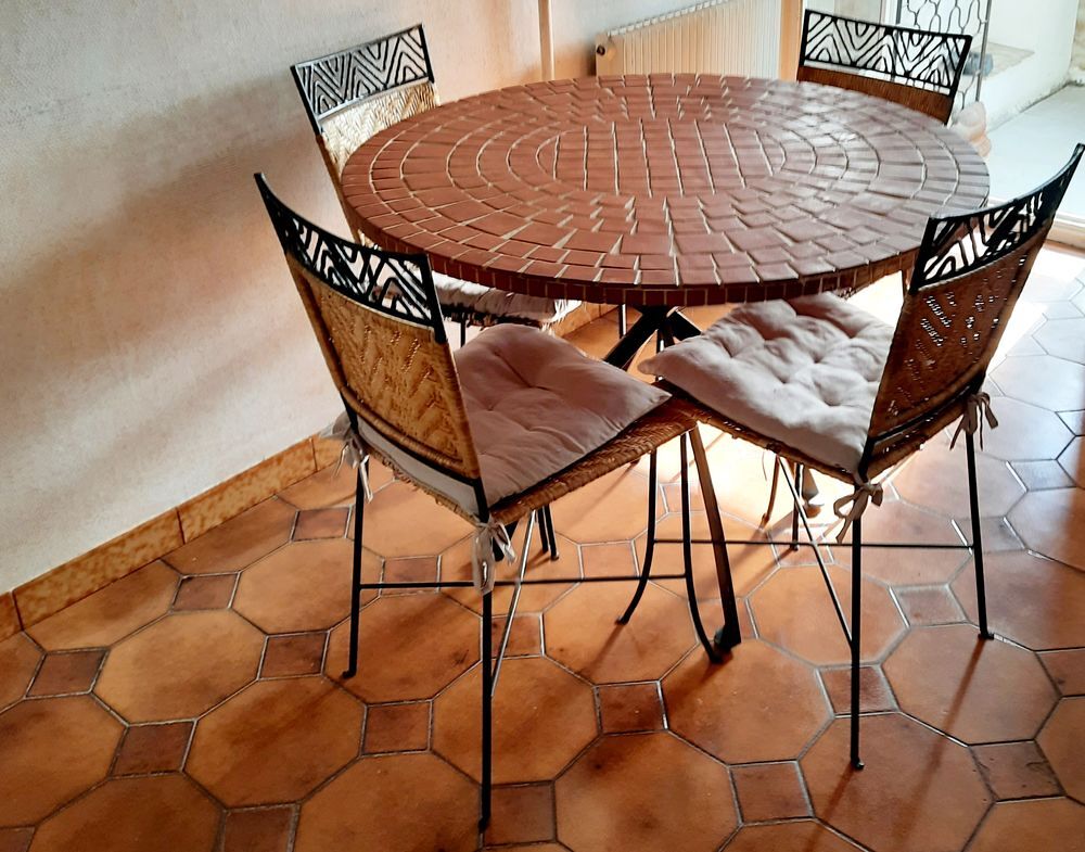 Vide appartement &agrave; St Priest Meubles