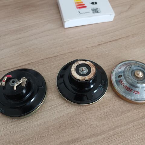 2 écouteurs pour téléphone noir vintage 15 Golbey (88)