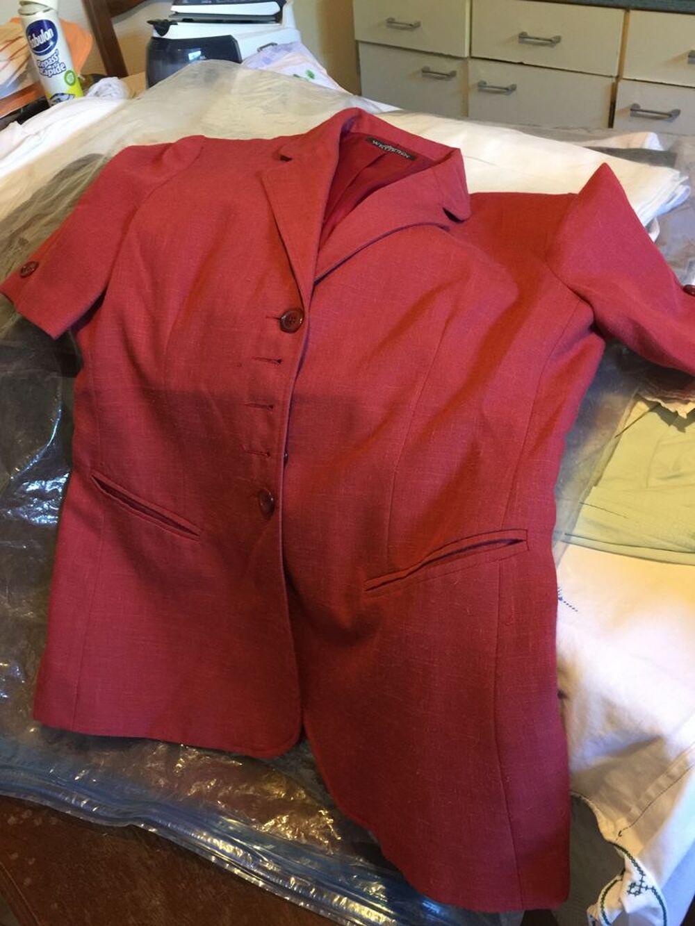 veste d'&eacute;t&eacute; avec demi manches, doubl&eacute;e, couleur framboise en Vêtements