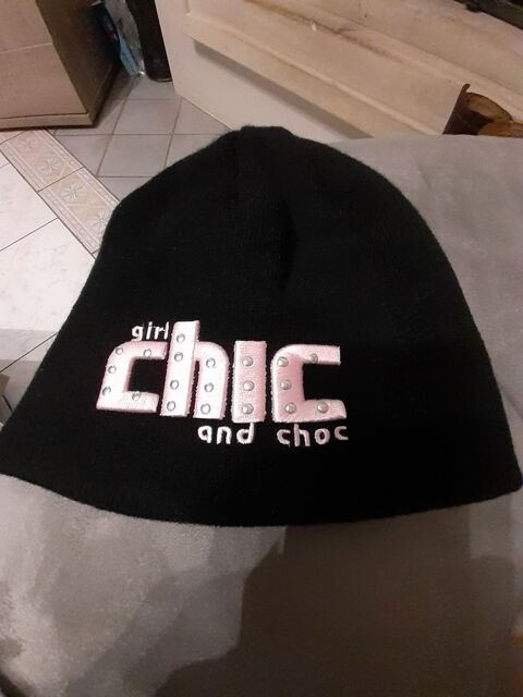 bonnet femme neuf  taille unique
couleur : noire et rose
5 Noyers-Bocage (14)