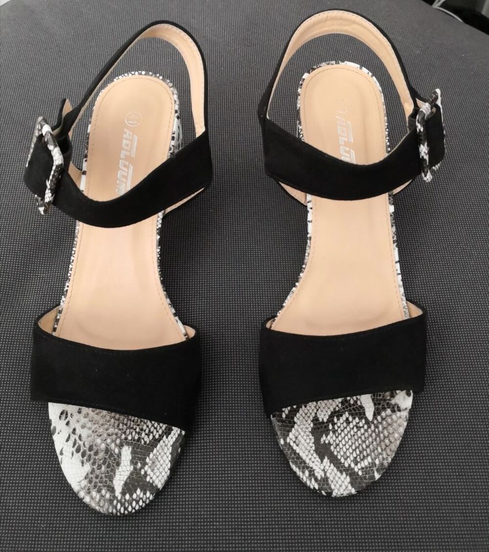 Escarpins noirs et blancs T 41. Neufs Chaussures