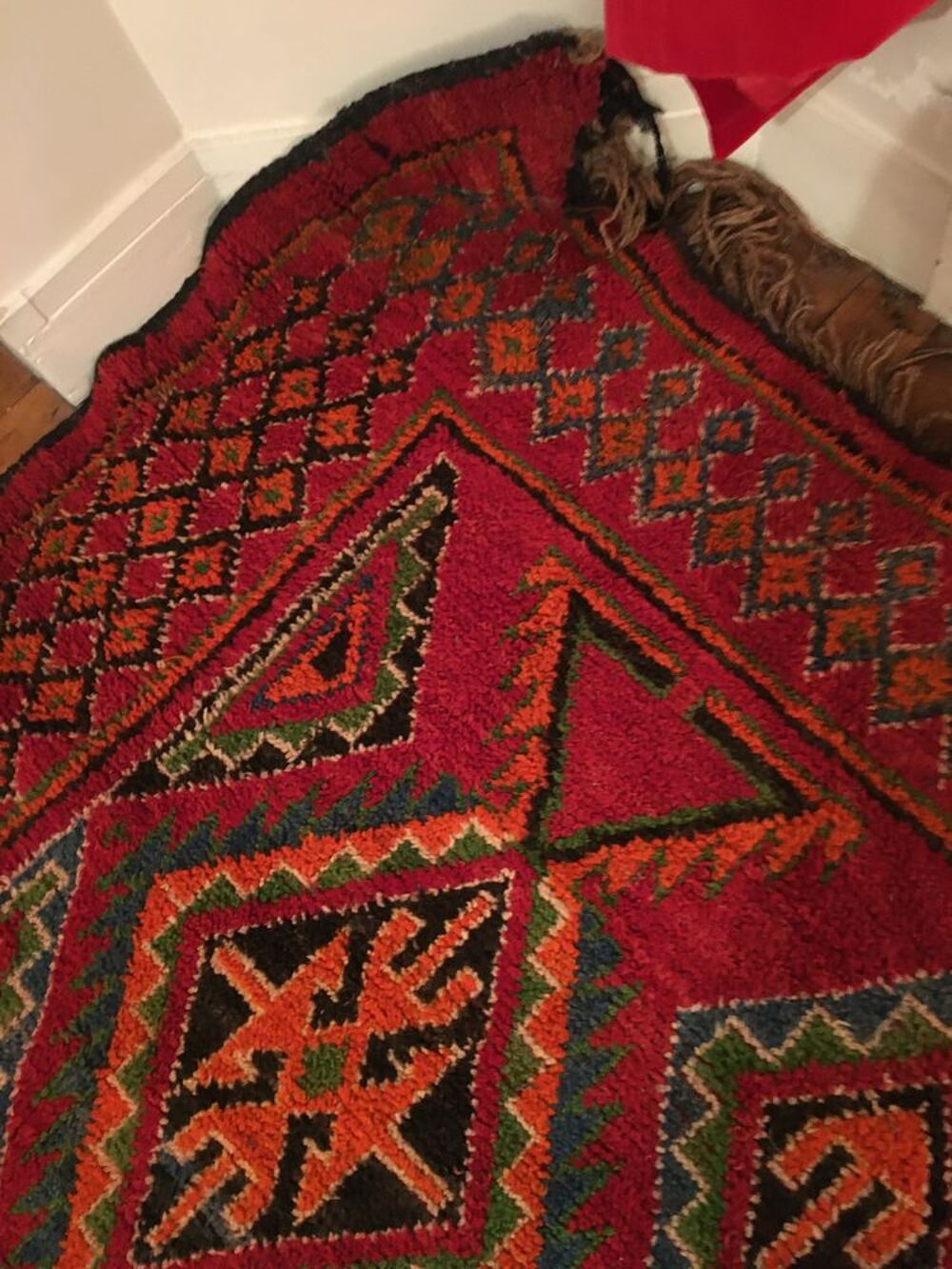 Tapis tr&egrave;s ancien en laine de mouton et laine de dromadaire. Décoration