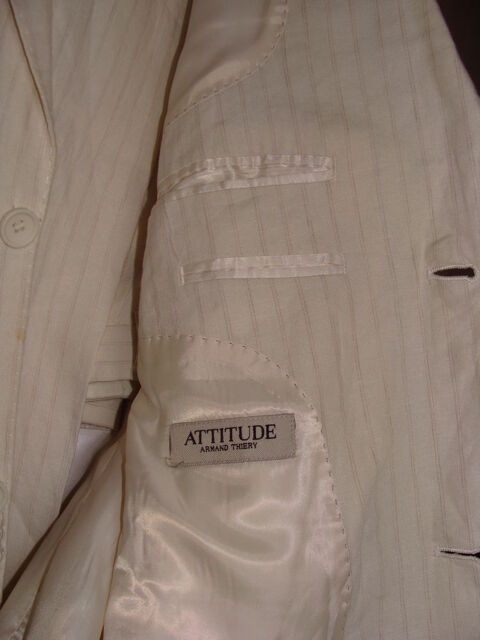 Costume en lin Armand Thiery
50 Melun (77)