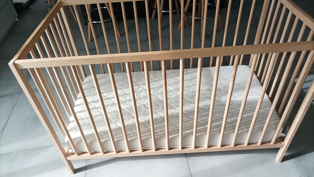Lit &agrave; barreaux Mobilier enfants
