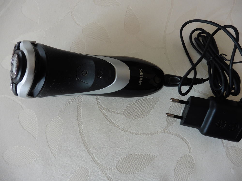 N&deg;3 Rasoir Philips &eacute;lectrique Rechargable coupe Pattes Electroménager