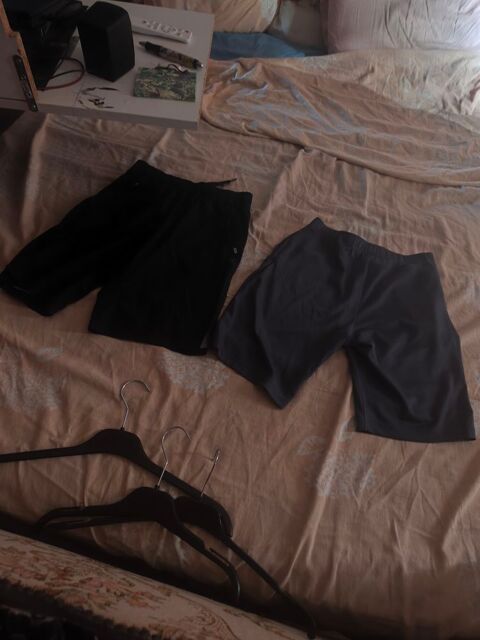 6€ deux shorts taille 14ans Accolay (89)
