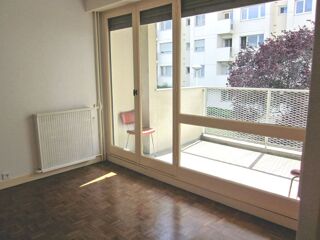  Appartement à louer 1 pièce 32 m²