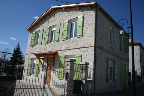   Dans une jolie maison en pierre totalement r�nov�e Appartement - 3 pi�ce(s) - 75 m�