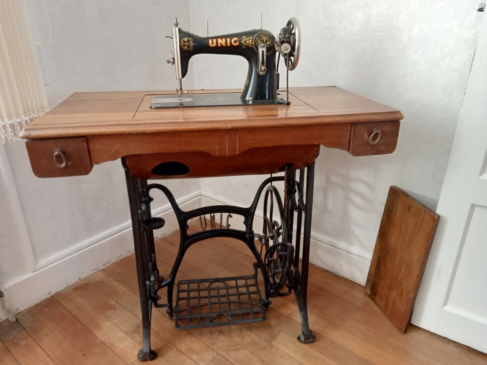  ancienne machine &agrave; coudre de marque UNIC tr&egrave;s bon &eacute;tat Meubles