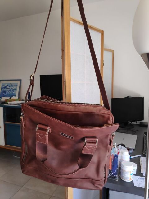Sac KATANA, en cuir, pour école ou autre usage 30 Mâcon (71)