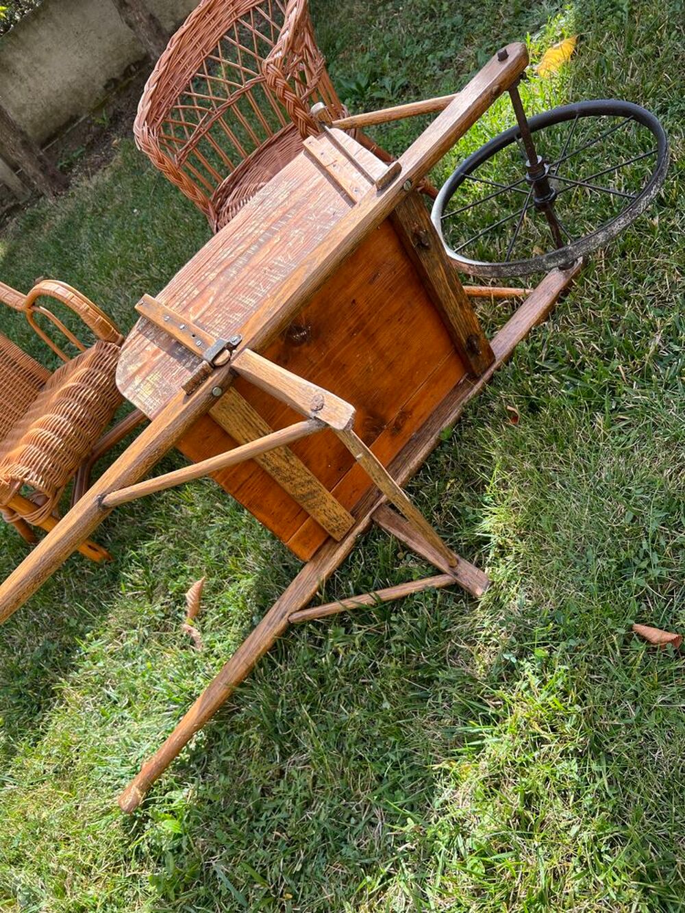 Lot chaises rotin et brouettes enfant Mobilier enfants