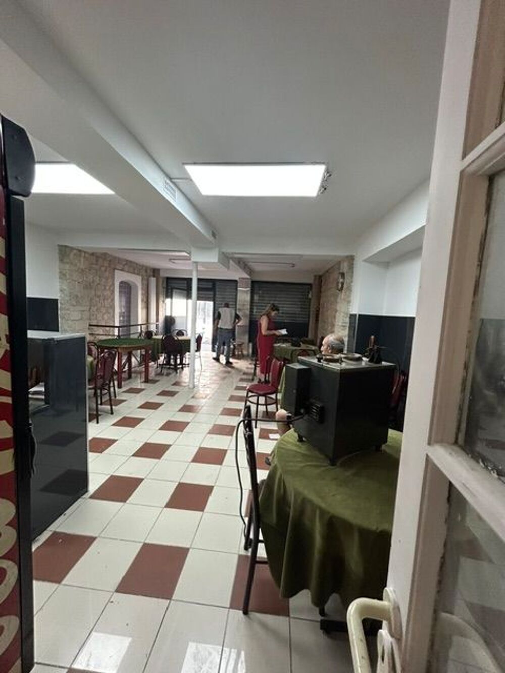 Vente Investisseur Murs libres de boutique Paris 20