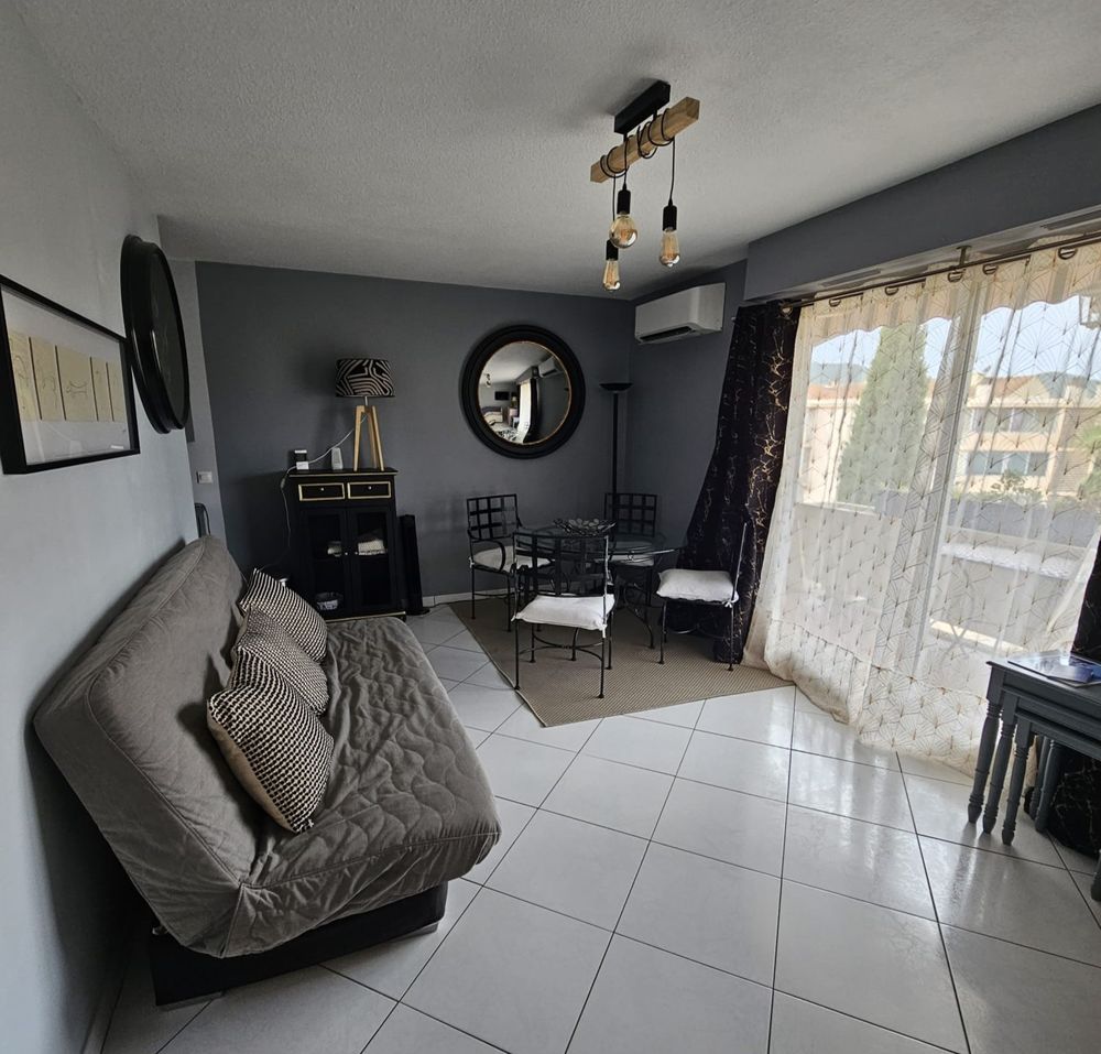   Studio vacances à Hyères (83) Provence-Alpes-Côte d'Azur, Hyères (83400)