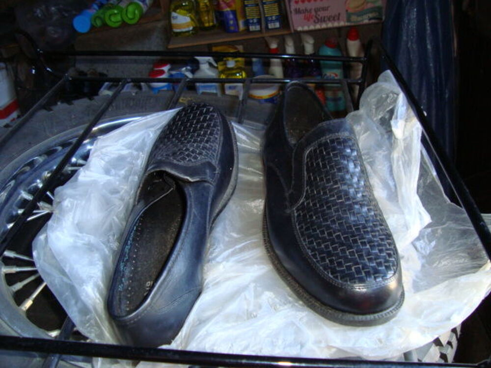mocassins tress&eacute;s cuir neuf souple noir P 44 Chaussures