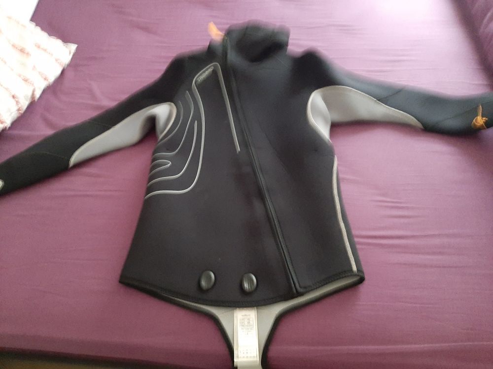 combinaison de plong&eacute;e ( pantalon veste) Sports