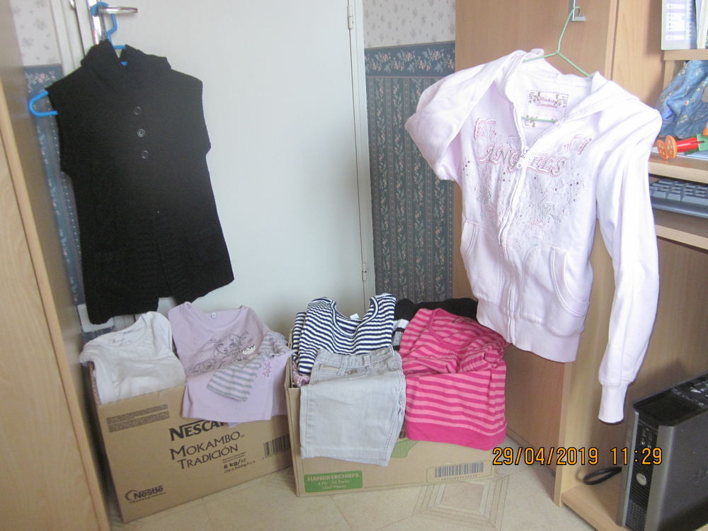 lot de diff&eacute;rents v&ecirc;tements fille 12 ans Vêtements enfants