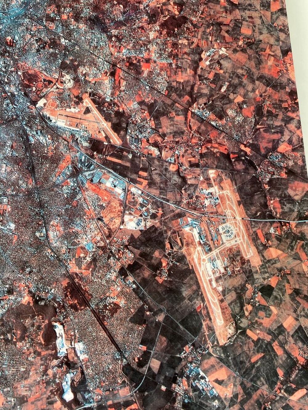 vue satellite Paris avec a&eacute;roports photographie Dcoration