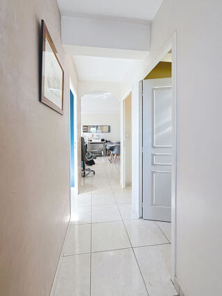  Appartement à louer 4 pièces 77 m²