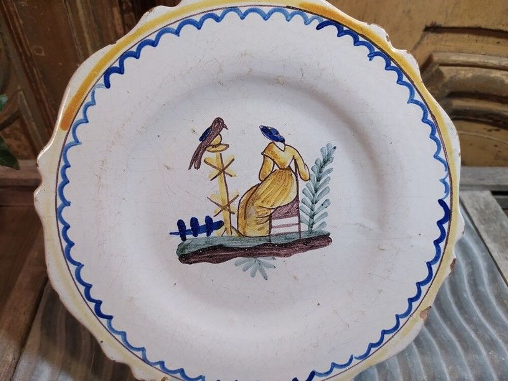 Assiette Fa&iuml;ence de Nevers XVIIIe Décoration