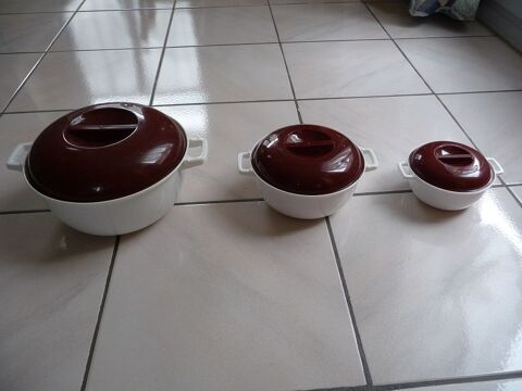 3 Marmites ou faitout en plastique avec 3 couvercles 14 Celles-sur-Belle (79)