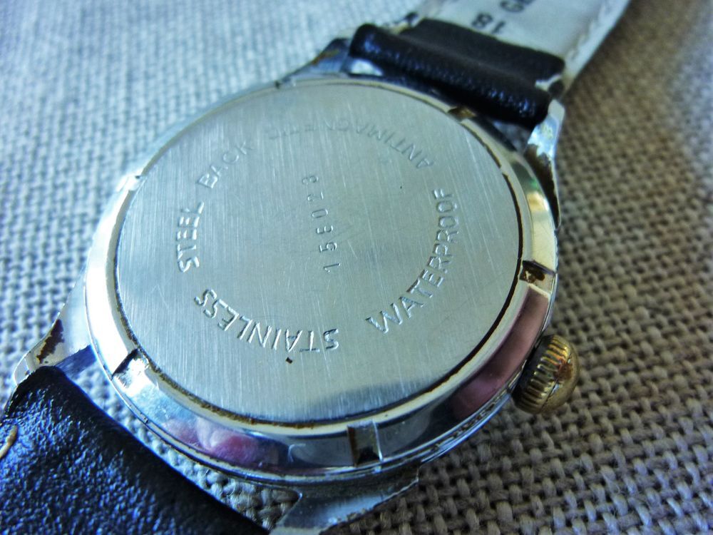 LIP SOUVERAINE montre m&eacute;canique homme 1970 LIP0017 Bijoux et montres