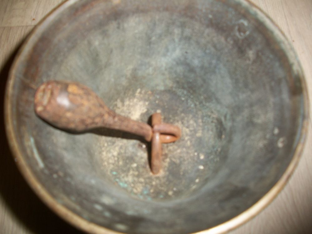 cloche bronze fondeur OBERTINO diam&egrave;tre ext&eacute;rieur 132 mm
Dcoration