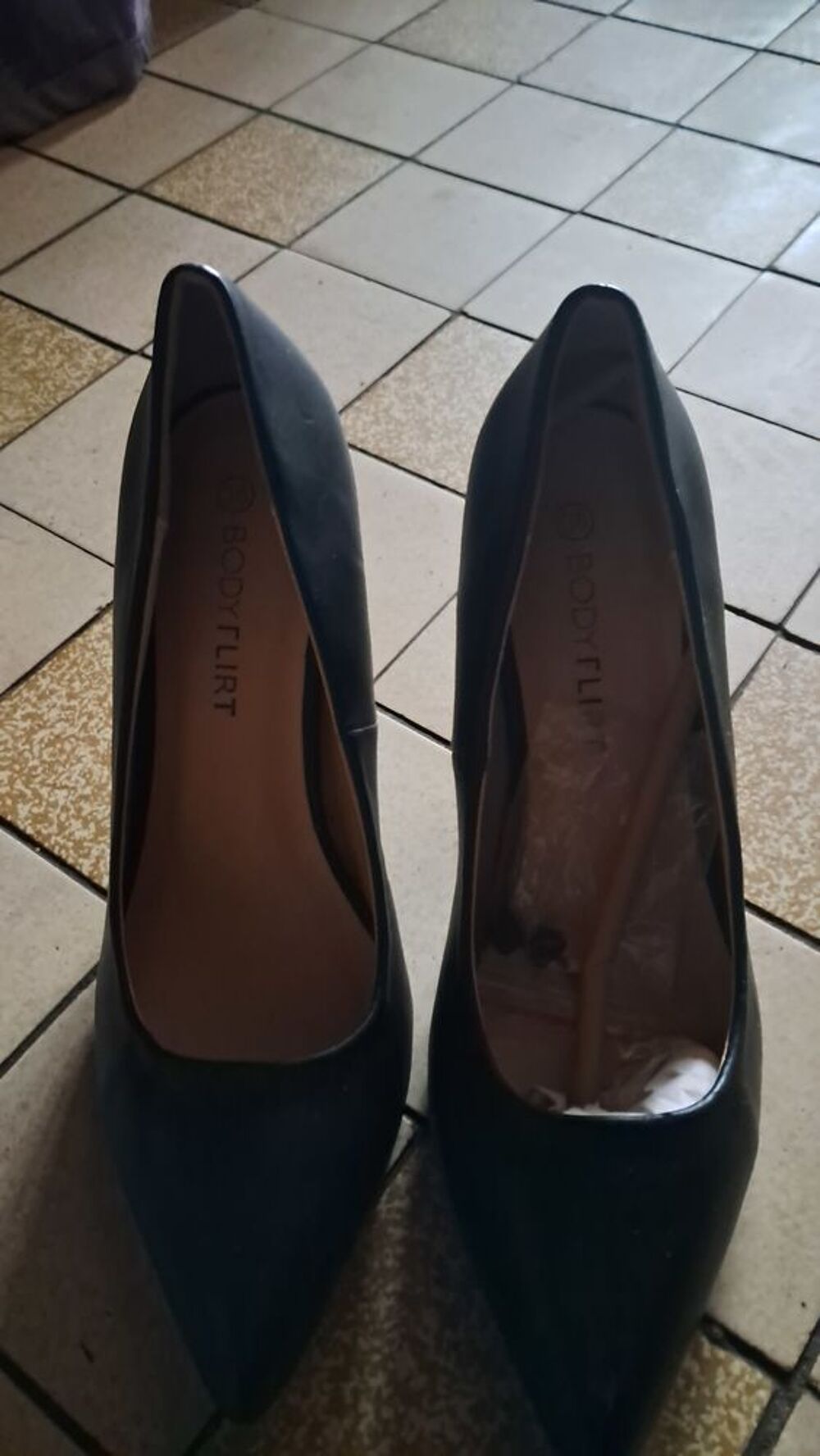 Chaussures femme noir talon 10cm aiguille. Chaussures
