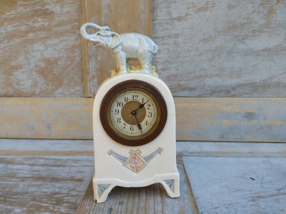 Pendule Fa&iuml;ence Sculpture &Eacute;l&eacute;phant Art D&eacute;co 