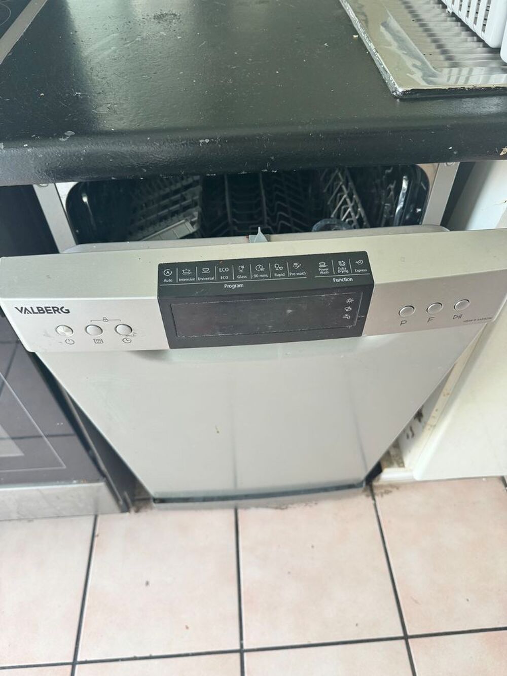 Lave vaisselle 12. 2023. Fonctionne tr&egrave;s bien Electroménager