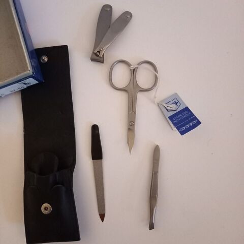 Set de manucure DOVO, fabriqu� en Allemagne , 4 pi�ces 64 Saumur (49)